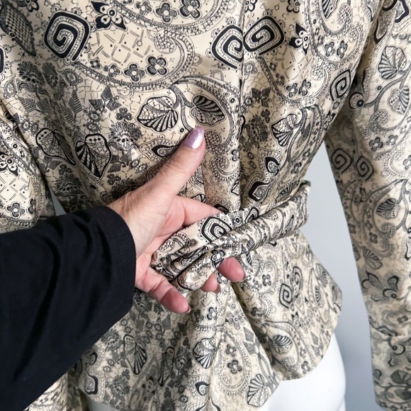 Jones New York wraparound Silk blouse, black and beige, long sleeve, size 10P - Picture 13 of 16